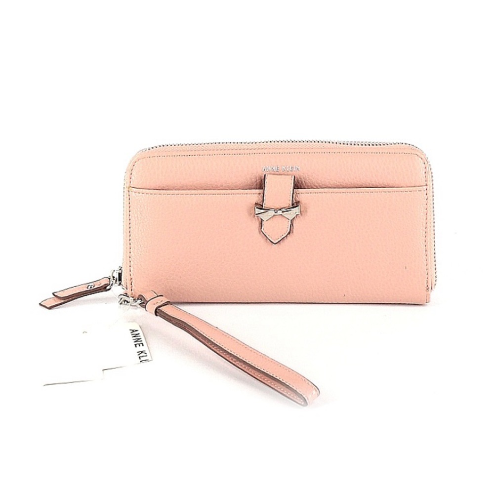 🆕 Anne Klein Clutch